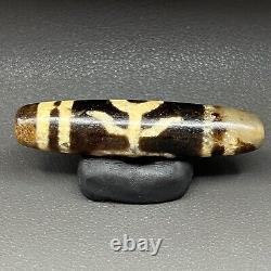 Antique Old Indo Tibetan Himalayan Dzi Agate Bead Amulet in good Condition