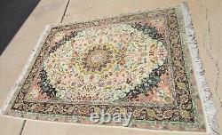 Gorgeous Vintage Handwoven Moroccan Middle Eastern Oriental Rug 60 X 85