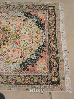 Gorgeous Vintage Handwoven Moroccan Middle Eastern Oriental Rug 60 X 85