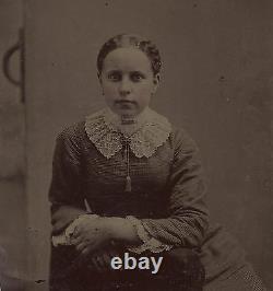 OLD VINTAGE ANTIQUE TINTYPE PHOTO of PRETTY YOUNG TEEN GIRL with BEAUTIFUL SMILE