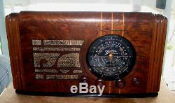 Old Antique Wood Zenith Vintage Tube Radio Restored & Working Deco Table Top