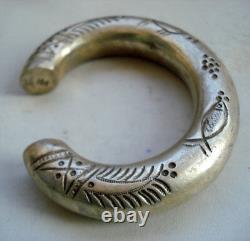 Vintage antique tribal old silver bracelet bangle cuff fish design handmade