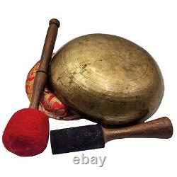 Ancien bol chantant de yoga antique vintage martelé à la main avec maillet tibétain pour thérapie sonore
