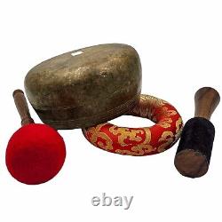 Ancien bol chantant tibétain fait main vintage antique avec maillet pour thérapie sonore Mani Yoga