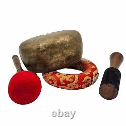 Ancien bol chantant tibétain fait main vintage avec maillet pour thérapie sonore Mani Yoga antique