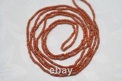 Ancien collier de perles de corail rose clair, antique et vintage, couleur saturée, 41,4 grammes.