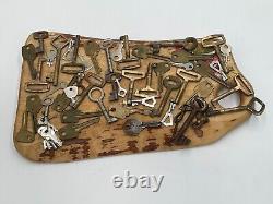 Ancien ensemble de clés anciennes de différentes formes