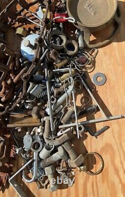 Ancien lot de pièces en fer vintage, antique, steampunk : engrenages, pignons, chaînes, lames, écrous, boulons ++.
