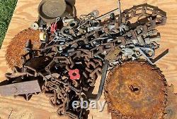 Ancien lot de pièces en fer vintage, antique, steampunk : engrenages, pignons, chaînes, lames, écrous, boulons ++.