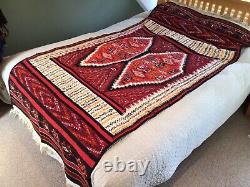 Ancien tapis tissé à la main de grande taille probablement du Moyen-Orient 100 x 51