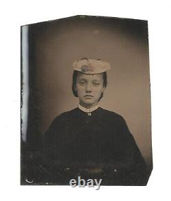 Ancienne photo de Tintype d'une belle jeune dame adolescente vintage antique