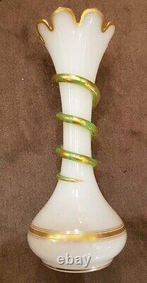 Antique Blanc Opaline Vase Gold Snake Accents Coils Décor Rare Vieux Col 19ème