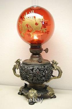 Antique Gilt Dragon Huile De Kérosène Lampe Chinoise Japonaise Cranberry Glass Shade Vieux
