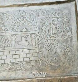 Assiette / plateau finement gravé en laiton antique rare de la déesse et du dieu des années 1850
