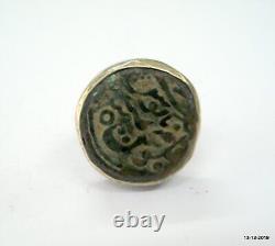 Bague en argent ancienne tribale vintage avec une pièce de monnaie en cuivre de l'Empire moghol