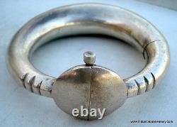 Bracelet Bangle en argent ancien tribal vintage de l'Inde