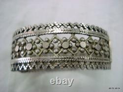 Bracelet en argent ancien rare de style tribal vintage fait main avec des bijoux anciens