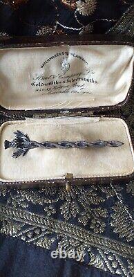 Broche ancienne vintage écossaise du XVIIIe siècle en forme de chardon avec une longue épée, poids de 4,26 g, très rare.
