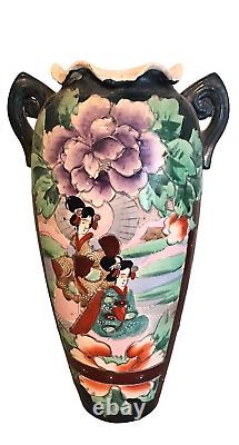 DEUX anciens vases urnes japonais en Satsuma vintage et antique à double poignée, Japon