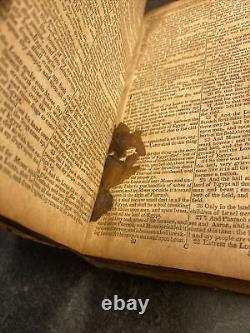 Livre Antique- La Sainte Bible- Contient L'ancien & Nouveau Testament- 1829- Voir Photos