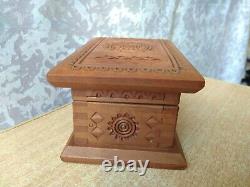 RARE Vintage antique old wooden carving Ukraine Hutsul Hand made BOX
 <br/>	 <br/>

 
Traduction en français: RARE Boîte sculptée en bois ancien vintage ukrainien Hutsul fait main