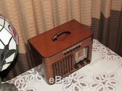 Radio Vintage Vieux Tube Antique En Bois Philco MDL 40-125 Une Vraie Beauté