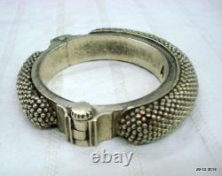 Rare Vintage antique tribal old silver bracelet bangle traditional jewellery translates to: Bracelet manchette en argent ancien tribal vintage rare et traditionnel.