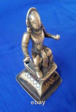 Statue / Figure de Bhairava, dieu hindou, sculptée à la main en laiton antique vintage des années 1850.