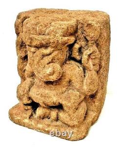 Statue ancienne vintage antique en pierre de sable sculptée à la main du dieu hindou Ganesh des années 1800