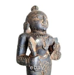 Statue de dame sculptée à la main en pierre noire rare et antique des années 1850