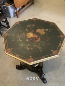 Table basculante à trois pieds ancienne très vieille peinte à la main de style vintage
