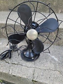 Translate this title in French: Ventilateur ancien vintage oscillant Westinghouse