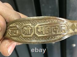 Vieille Vieille Main Religieuse Hindoue Sculptée En Laiton Jai Shri Mahakal Bracelet De La Main