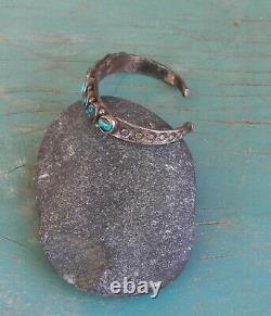 Vieux Vintage Argent Stamped Turquoise Row Cuff Bracelet Petit Poignet