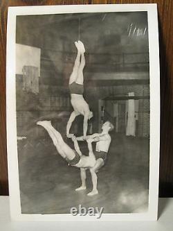 Vintage Antique Acrobat Jeune Adolescents Américains Fun Hommes Muscles Vieille Gay Int Photo